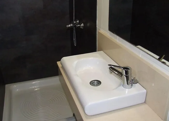 هوستال لاريوس بيت ضيافة مالقة