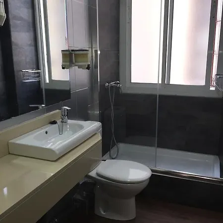 بيت ضيافة هوستال لاريوس