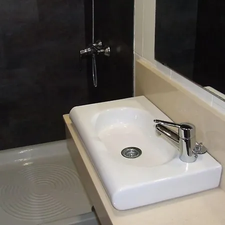 هوستال لاريوس مالقة